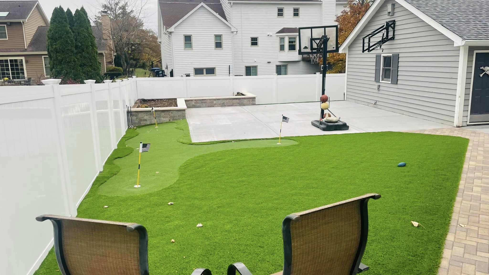 putting green with usa flags in each hole
